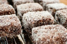 「極上♥Oziスイーツ特集」オーストラリア伝統のお菓子ラミントン