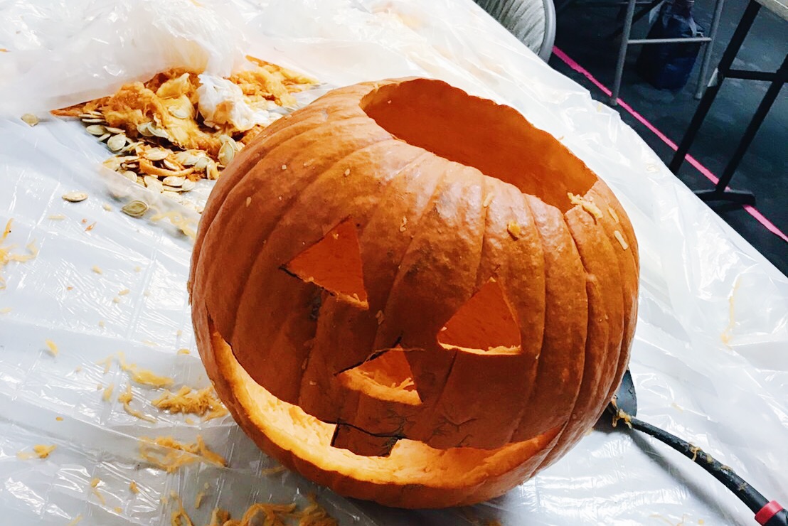 ハロウィン前日のイベント”pumpkin carving”を体験!【りなのアメリカLA留学ブログ】