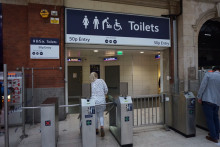 ロンドン観光！駅のトイレに駆け込もうとしたら有料で困った件