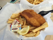GIRLS留学　オーストラリアなう　Fish and Chips　食べてます＞＜